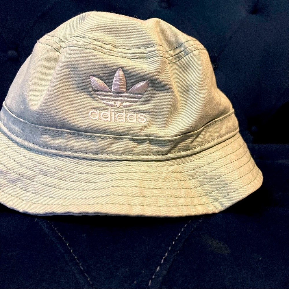 Adidas bucket hat unisex